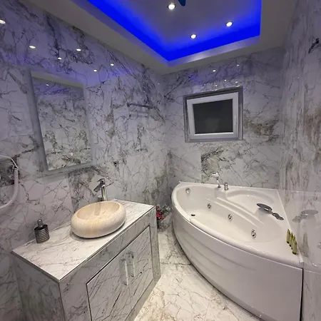 Lägenhet Luxury First Line By Makhome